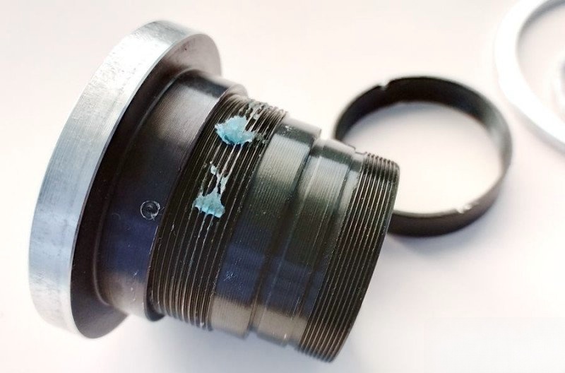 Applying OKB-122-7 grease to diaphragm control threads