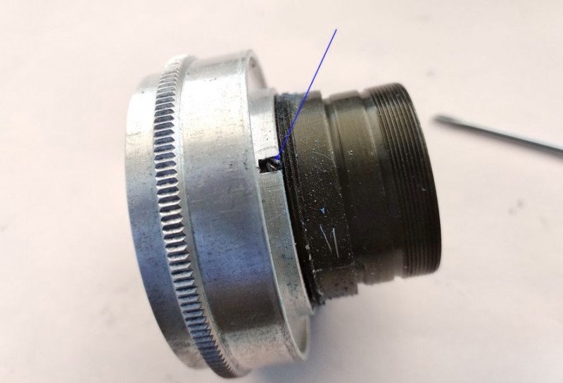 Removing diaphragm linkage screw carefully