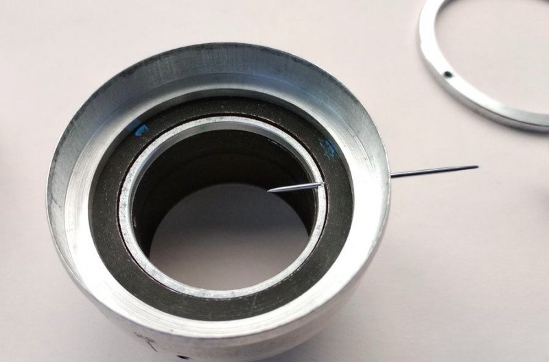Using temporary pin for maintaining alignment