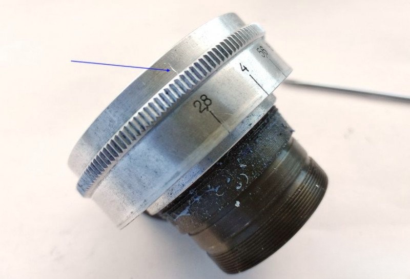 Diaphragm ring marked at f/2.8 position