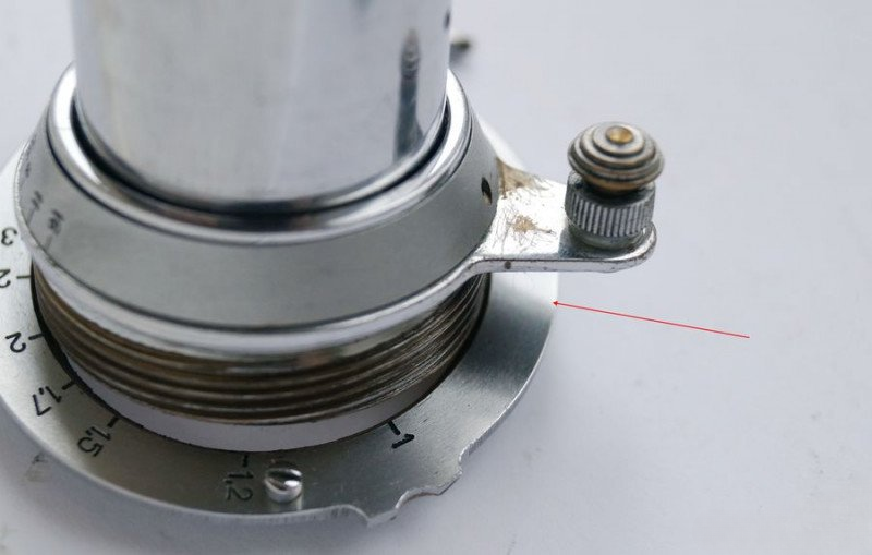 Cleaning helicoid threads of old lubricant