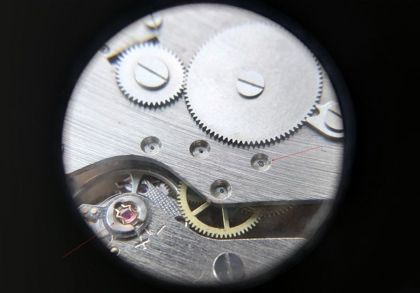 Low-quality movement with missing train jewels