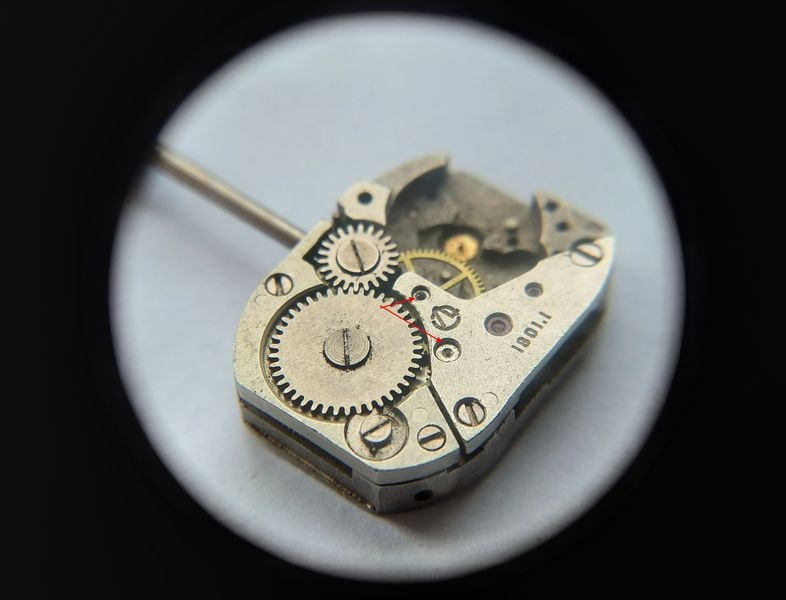 Movement showing missing jewels in train