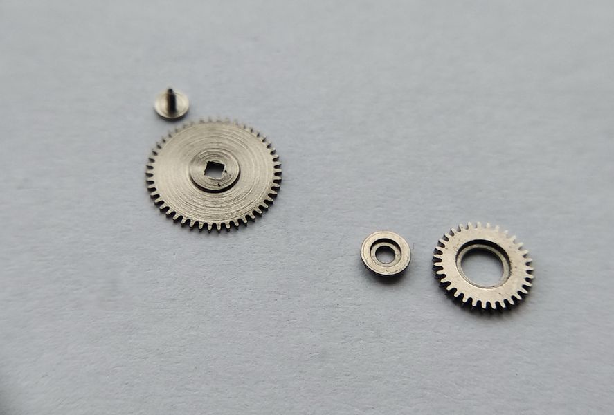 Ratchet wheel with its screw, and crown wheel with its screw and washer, removed from the Luch 1809