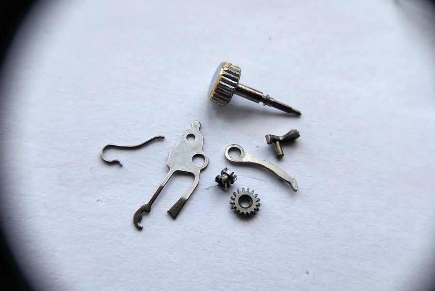 Keyless works of the Luch 1809 taken apart, with the stem and crown