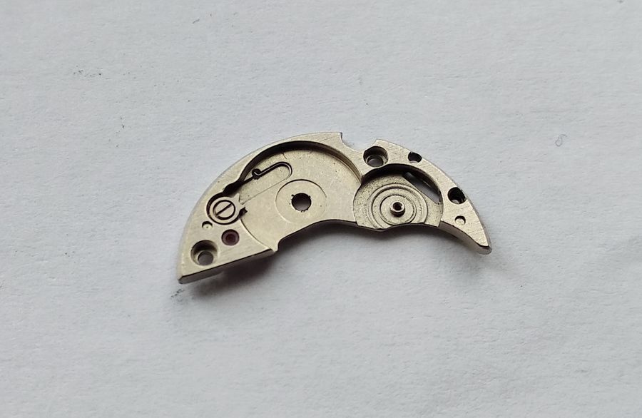Outer face of the Luch 1809 barrel bridge with the click and its spring