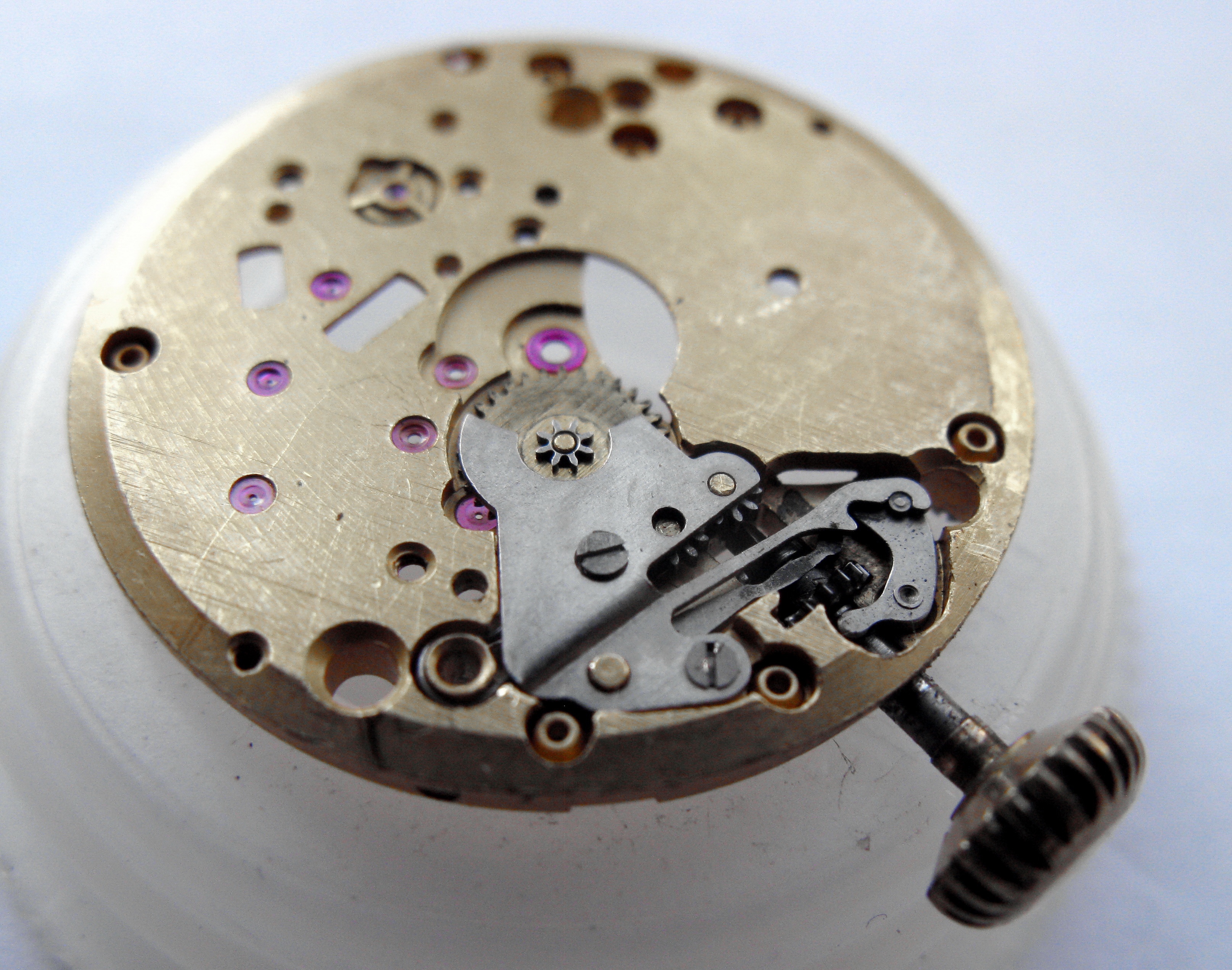 Dial-side mainplate with the keyless works, the setting lever, yoke and sliding pinion around the stem.