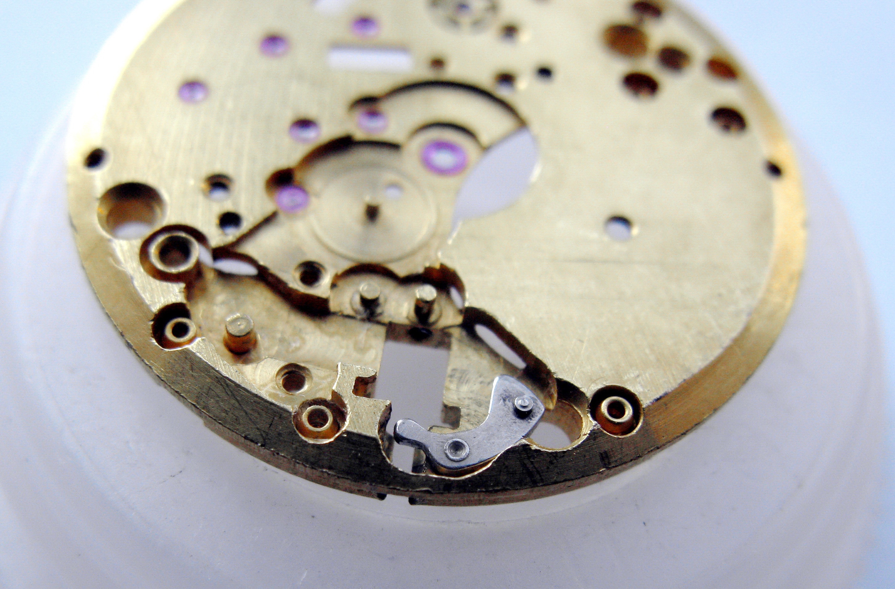 Bare dial-side mainplate with the setting-lever spring and lever installed first.