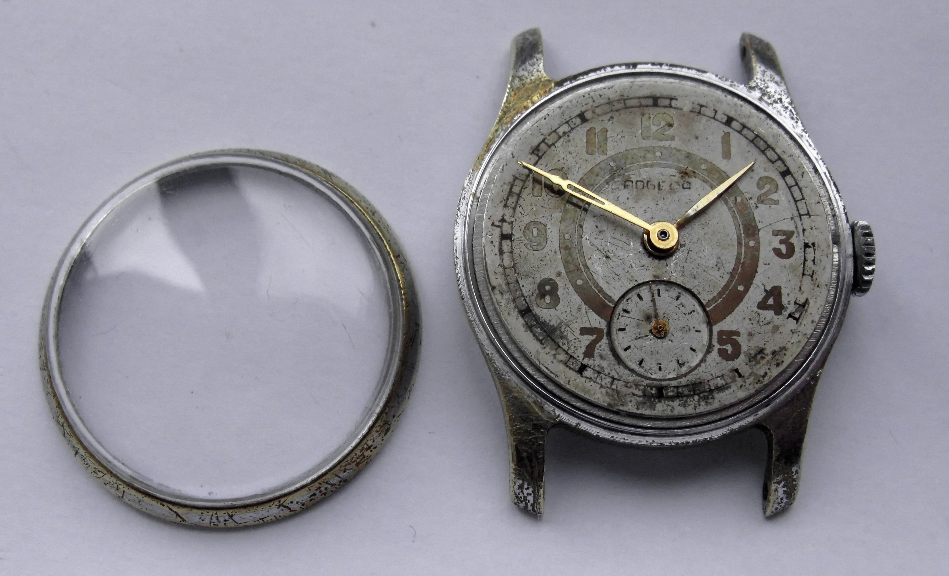 The crystal together with its bezel ring lifted from the case.