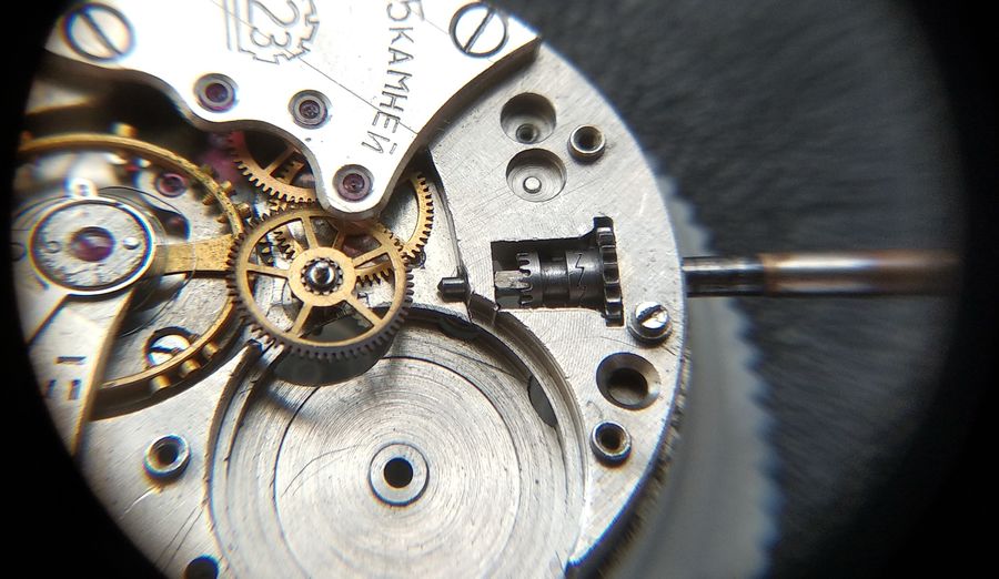 Reverse side of the plate with the cover installed, shown in winding mode