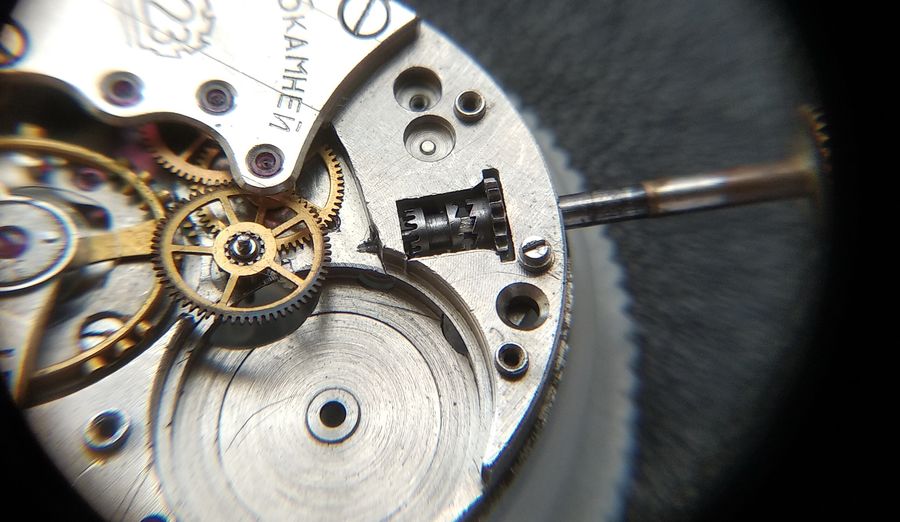 Reverse side of the plate with the cover installed, shown in setting mode