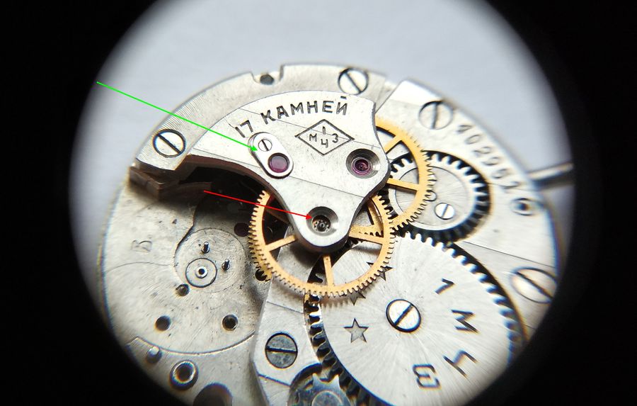 The 2609 showing a cap jewel on the escape wheel marked by a green arrow and a missing center-wheel jewel