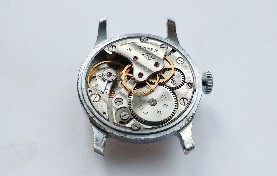 Close view of the 2608 showing factory markings and the old-style keyless works with a screw-released setting lever