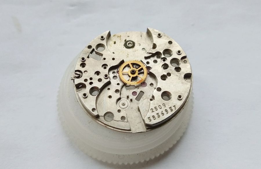 The centre wheel revealed beneath its bridge