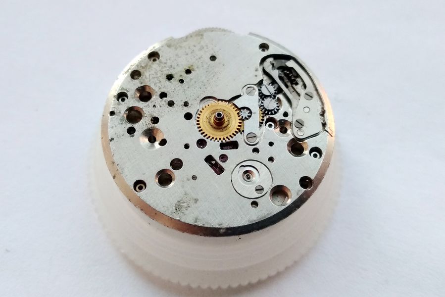 Dial side of the Poljot 2609 movement showing a conventional motion-works layout before disassembly