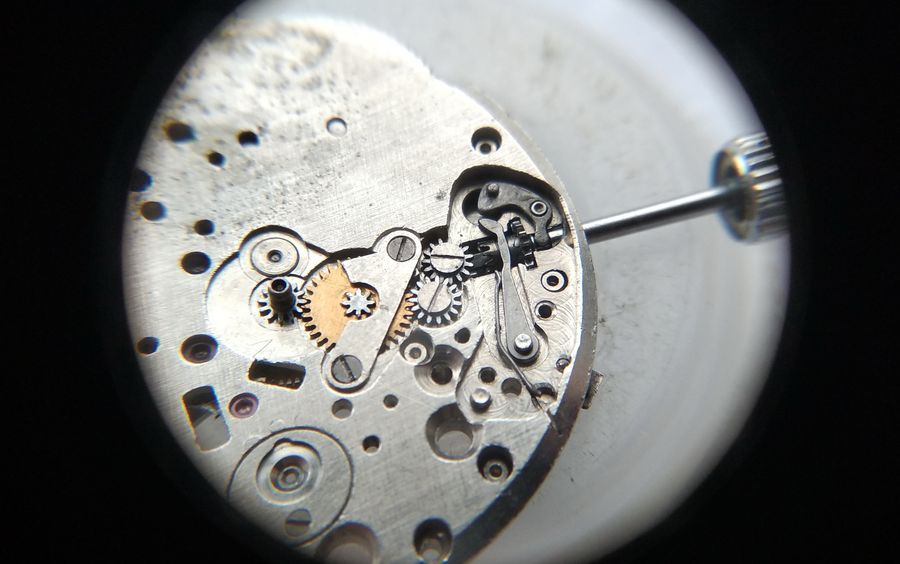 Reinstalling the keyless-works components on the dial side