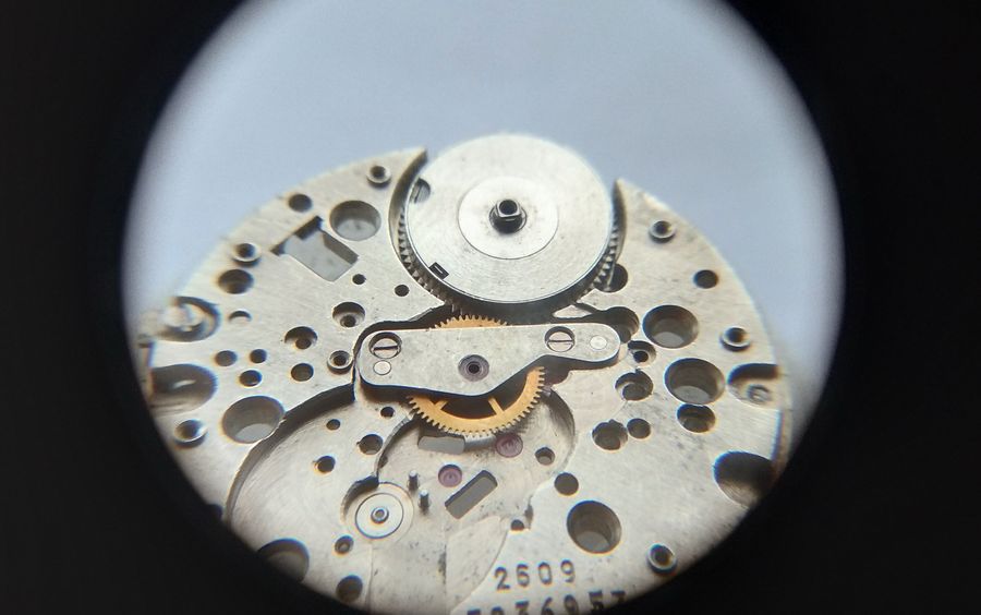 Placing the assembled barrel and mainspring onto the plate