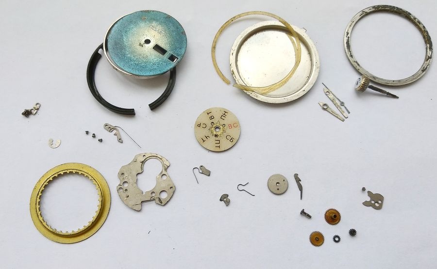 Calendar components disassembled