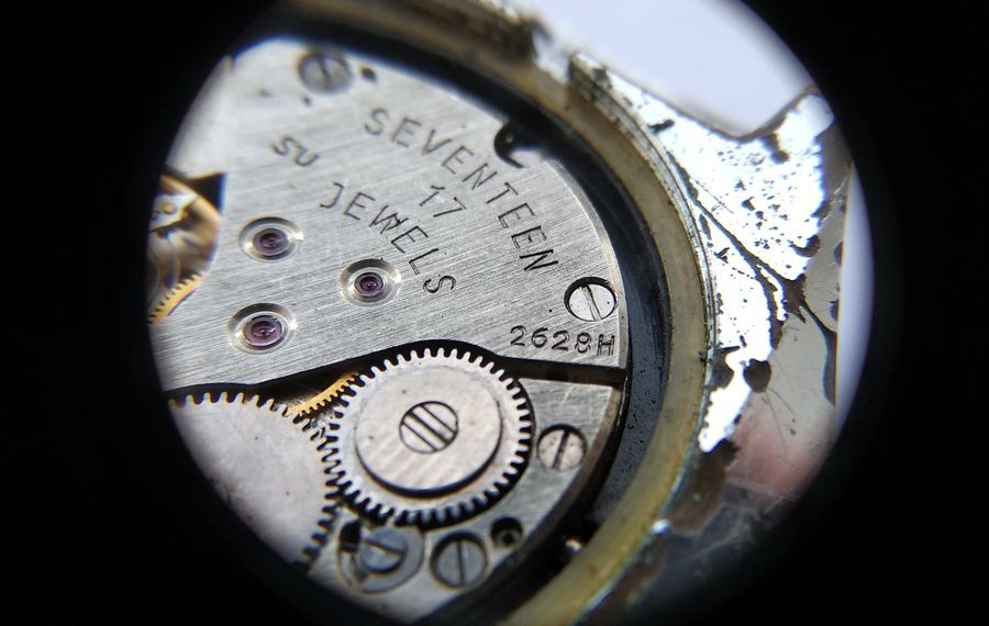 Caliber designation 2628H visible on movement