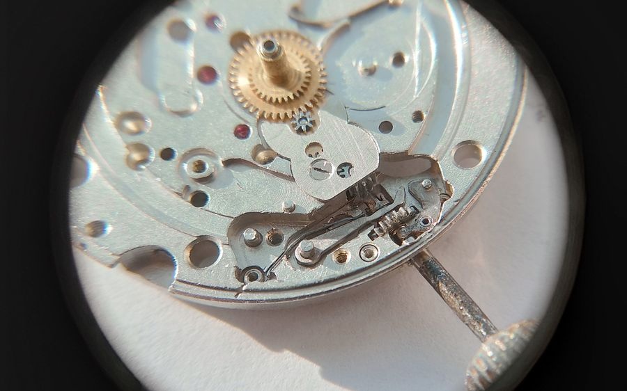 Motion works and keyless assembly