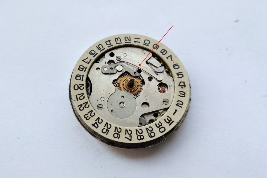 Day detent lever spring release