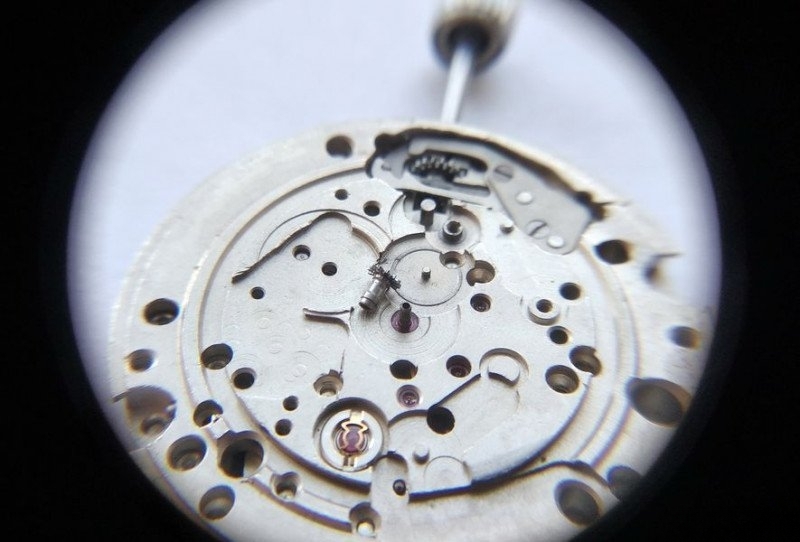 Cannon pinion removal using curved-tip tweezers