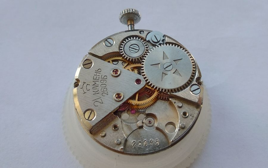 Raketa 2609B winding wheel train exposed with the barrel bridge still in place, crown wheel and ratchet wheel visible