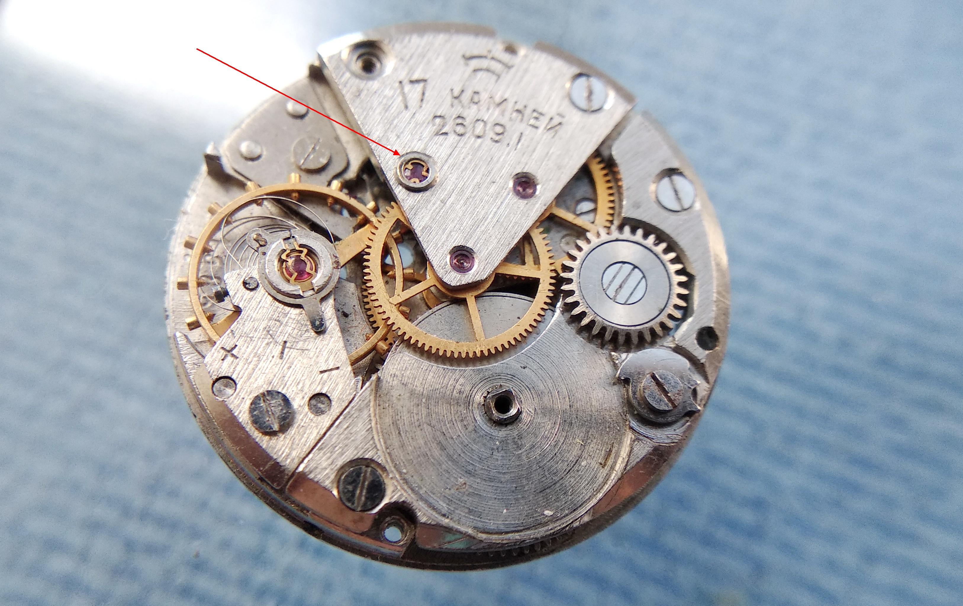 Raketa caliber 2609.1 with a single overlay jewel visible on the escapement wheel pivot bearing in the gear train bridge