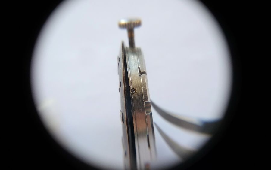 Raketa 2609B with dial removed, exposing the under-dial side of the movement including the cannon pinion, hour wheel, and motion works