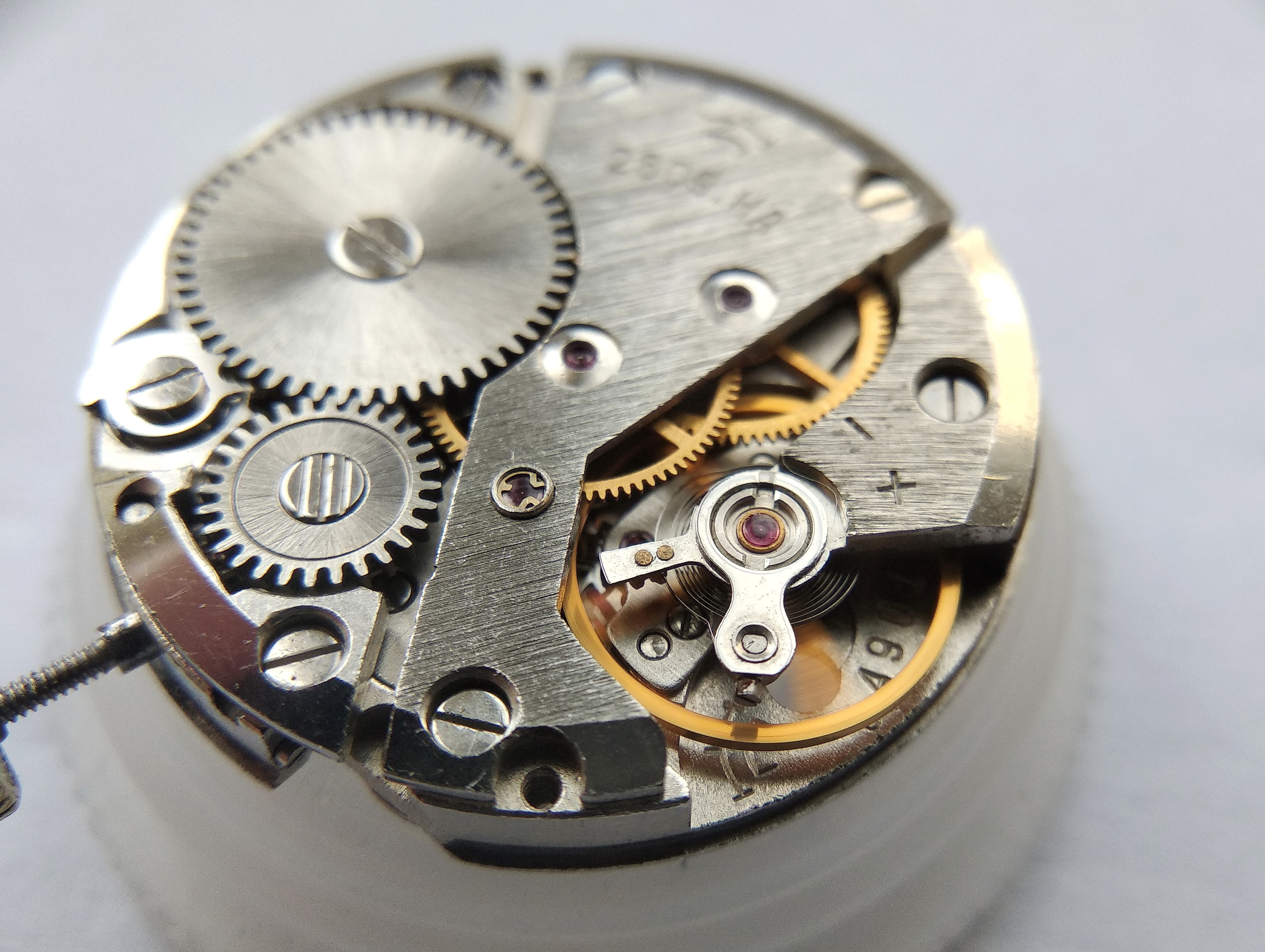 Shock-setting bouchon seated back into the balance jewel housing