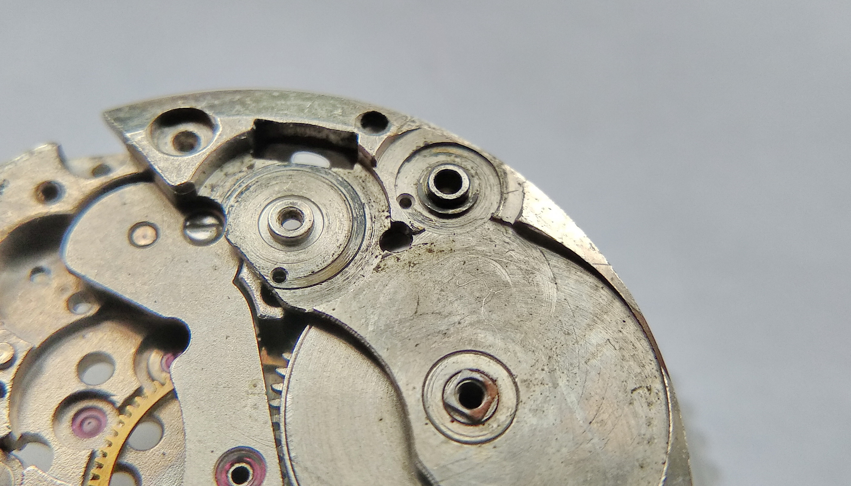 Ratchet click detached from the barrel bridge area