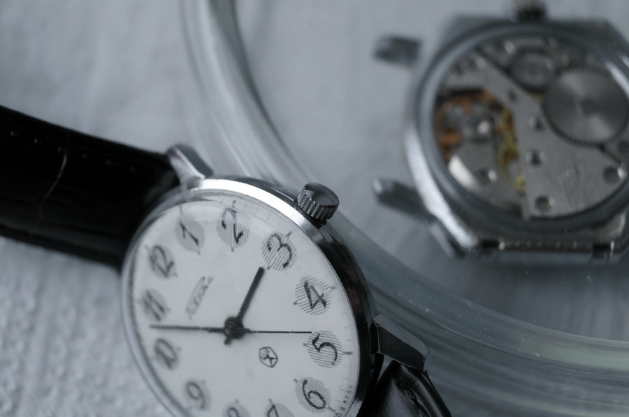 Close view of the new winding crown fitted to the watch