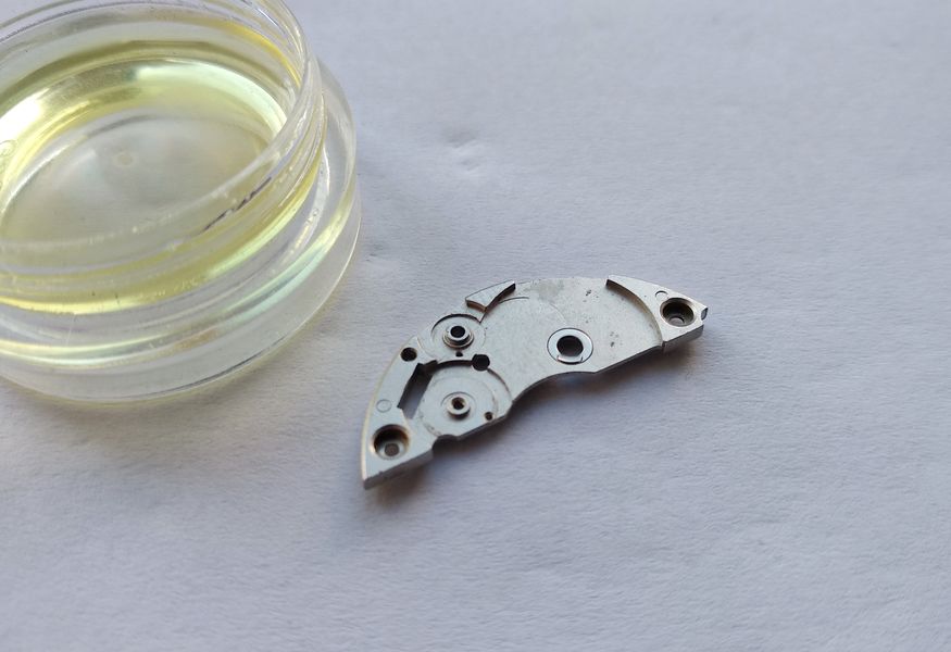 An oiler applying a drop of oil to the hard-metal bushing of the barrel arbor