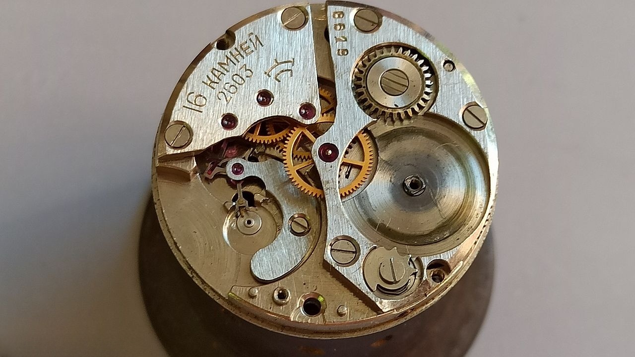 Ratchet wheel contamination