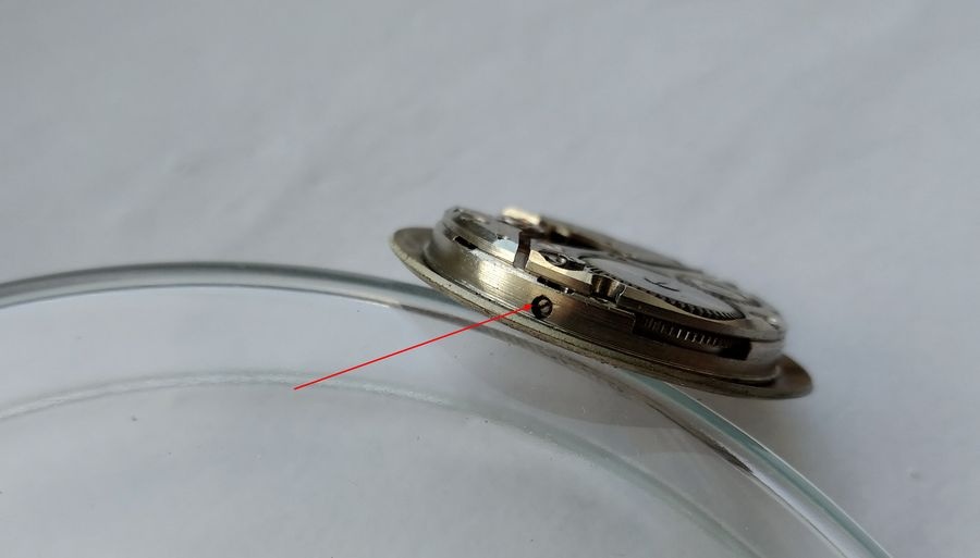 Dial foot screws location