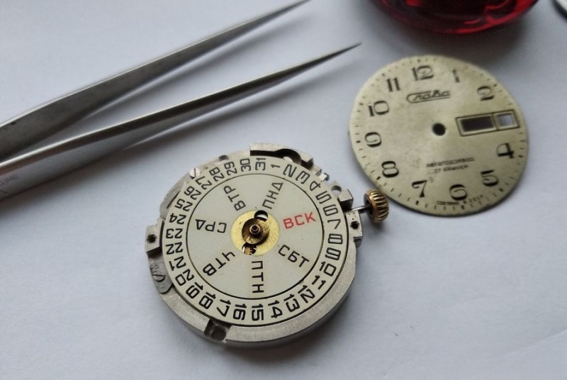 Movement with replacement dial and hands