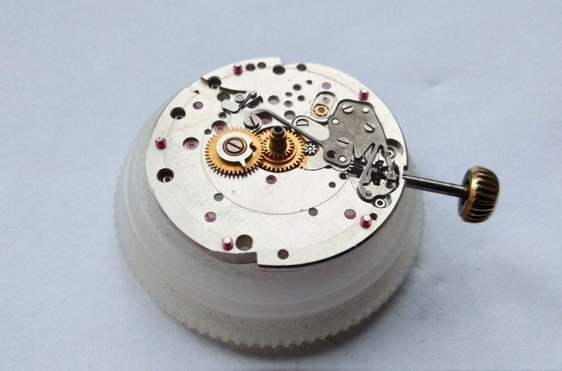 Calendar drive mechanism installed