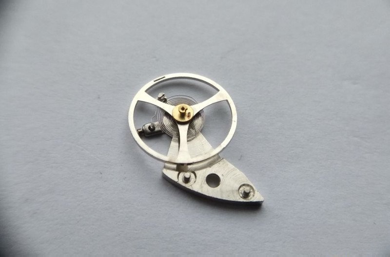Double roller detail on early movement