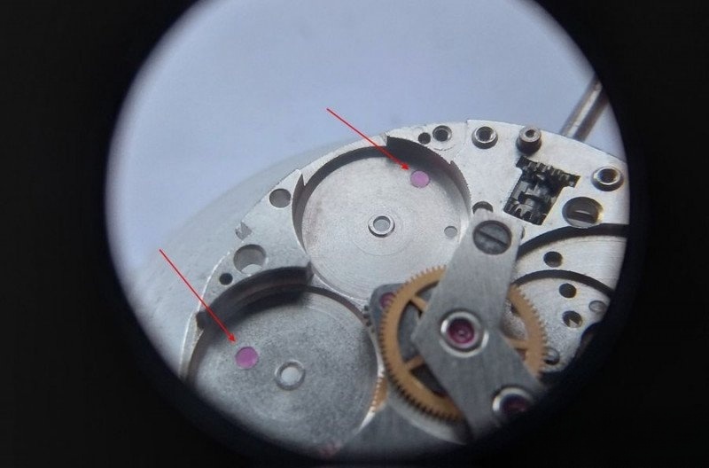 Calendar jewels visible in barrel recesses
