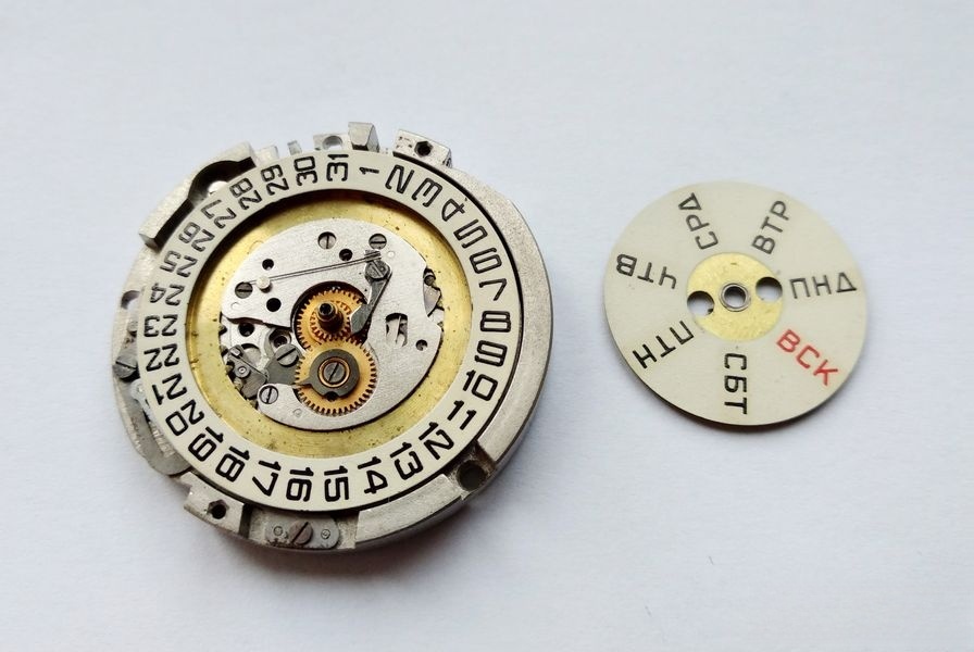 Calendar mechanism exposed