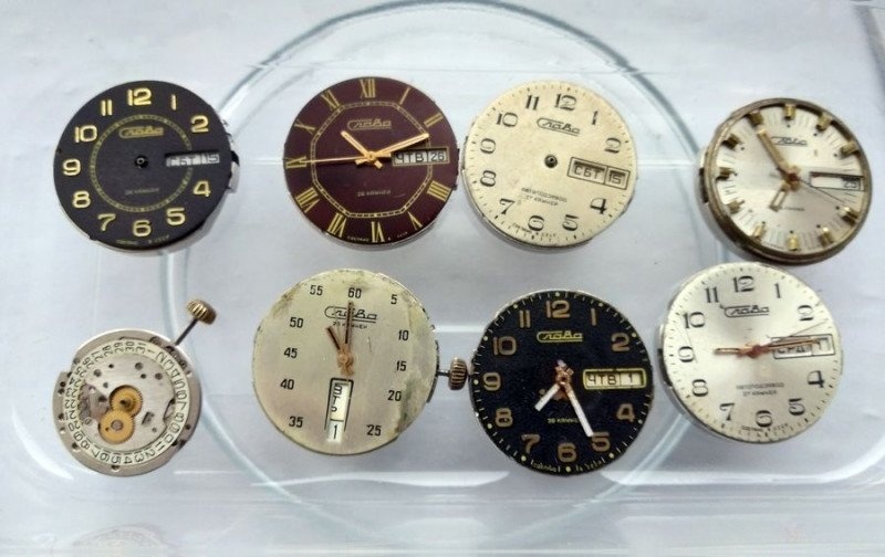 Multiple Slava 2428 movements arranged for comparison