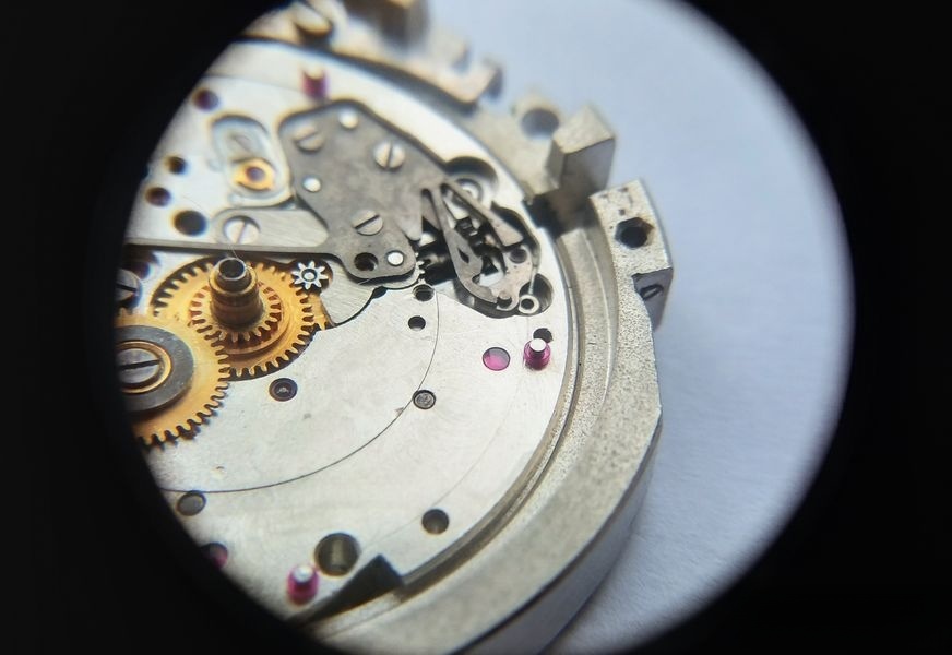 Detail of lenticular jewel beside positioning post