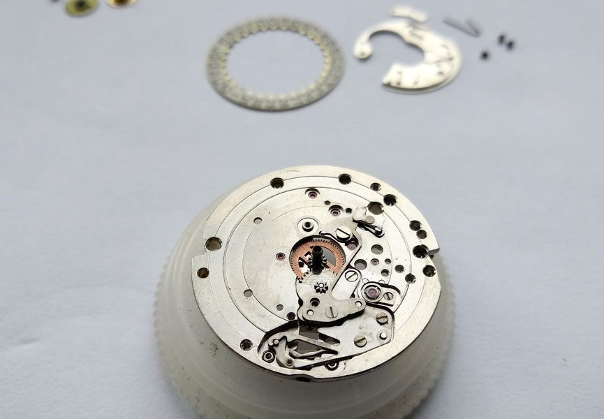 Accumulator spring and release lever