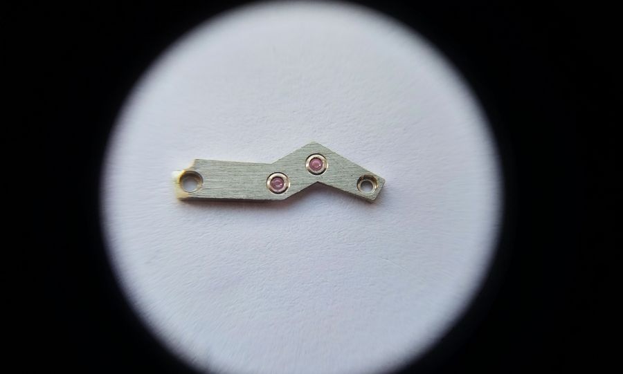 Late production jewel setting without oil groove