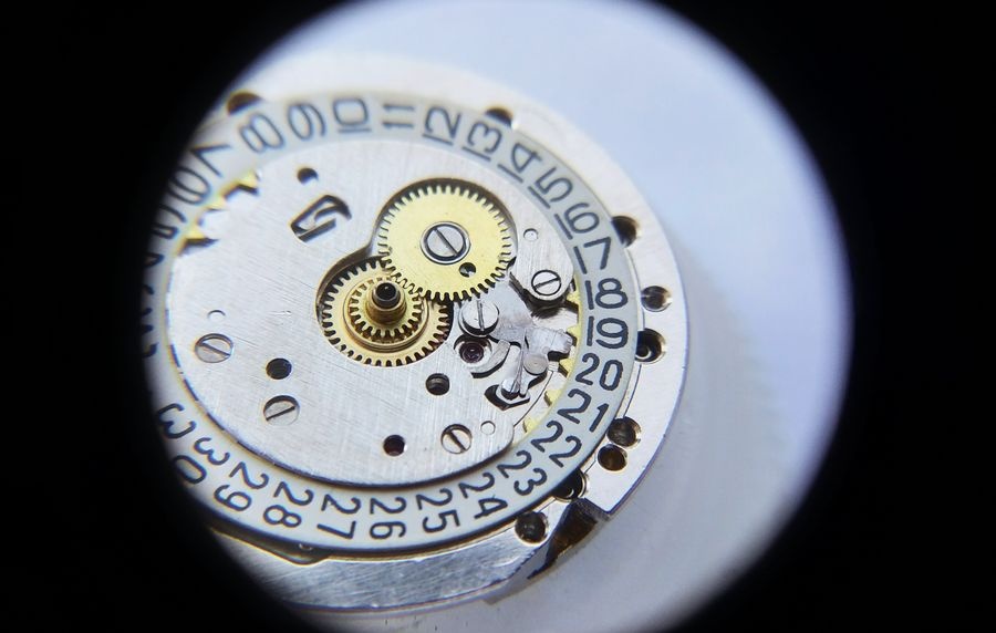 Calendar mechanism wound and ready to release