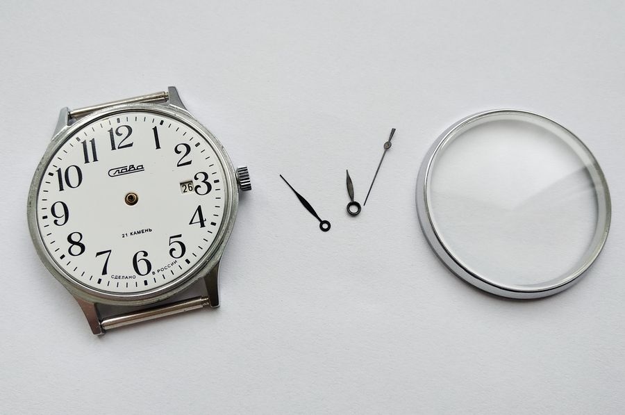 Dial with hands removed showing inner bezel reflection effect