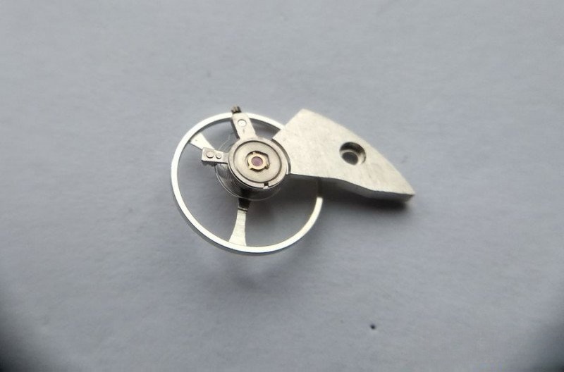 Balance assembly - regulator side view showing adjustable stud