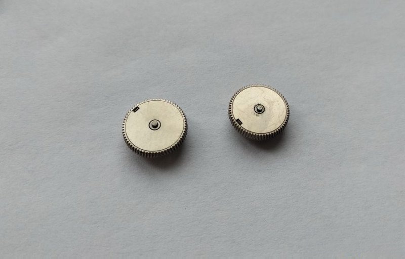 Both mainspring barrels ready for opening