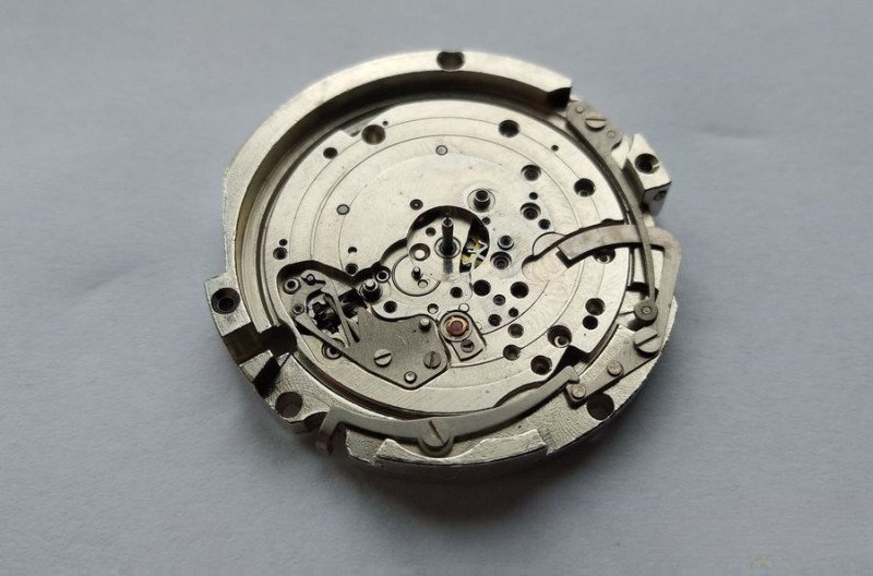 Manual date correction mechanism unique to Slava 2428
