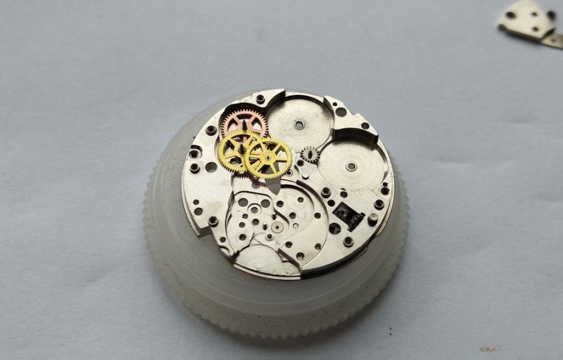 Gear train wheels and summing pinion exposed